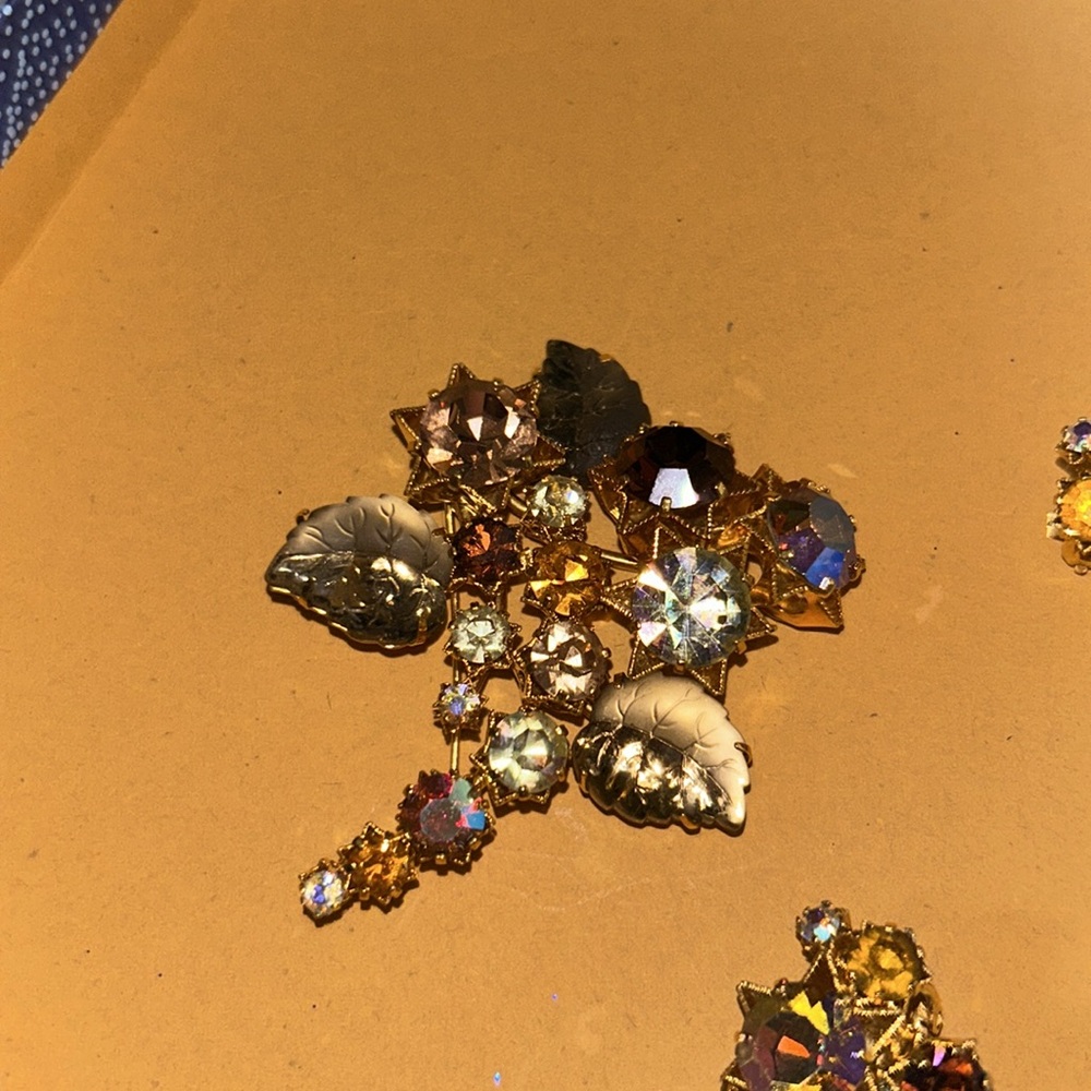 Vintage Austria Signed of Glass Rhinestone beautiful Gold Metal Brooch,Earrings - Picture 7 of 15